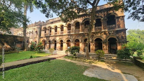 Foto A large old manor house in Bangladesh