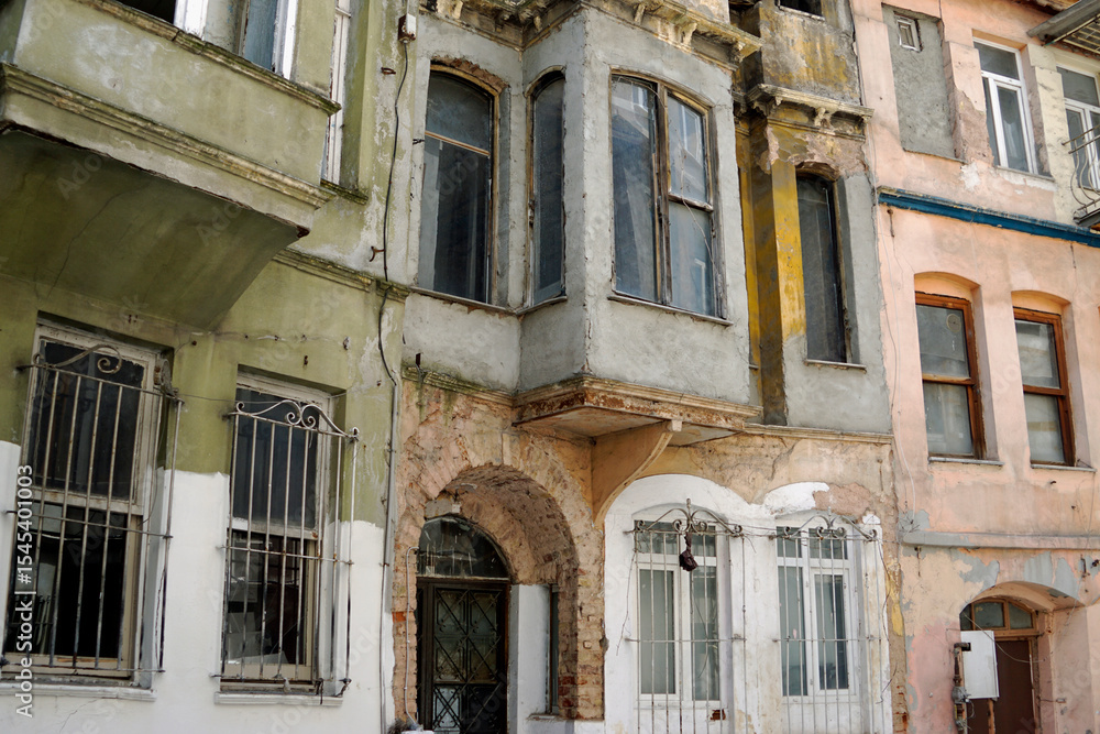 Fototapeta premium Colorful Balat houses brighten Istanbul’s historic neighborhood