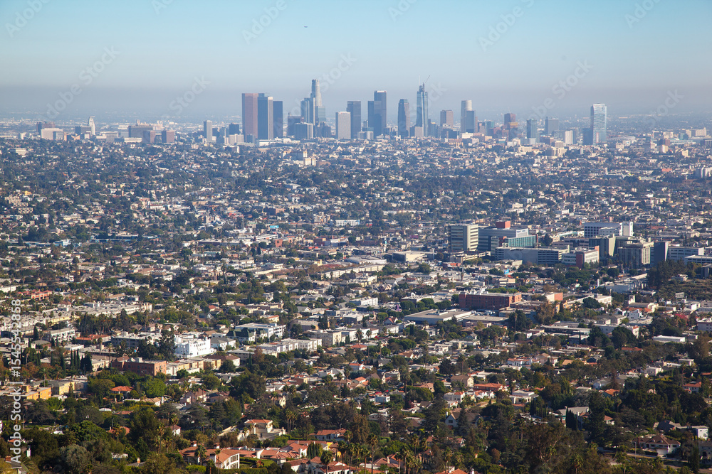 Obraz premium Downtown and the city from Griffith Park bservatory hills and landscape, Los Angeles, CA, United States