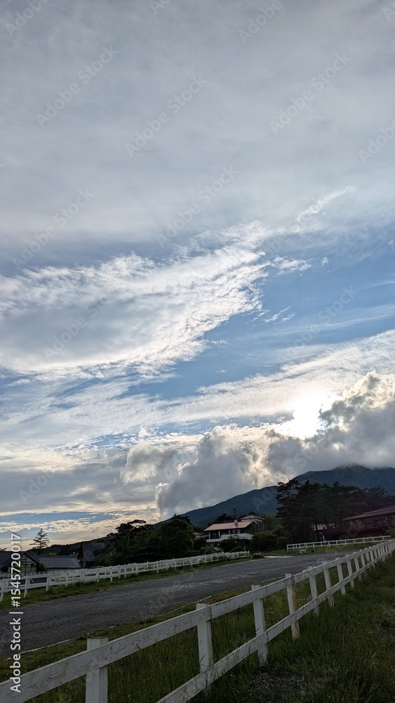 Fototapeta premium 夕日に染まった雲と空