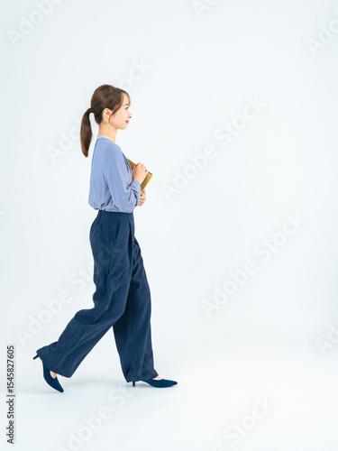 Картината върху платно Full-body photo of a female business person walking in casual wear