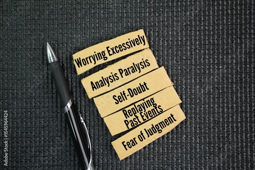 Foto 5 key aspects of overthinking are Worrying Excessively, Analysis Paralysis, Self