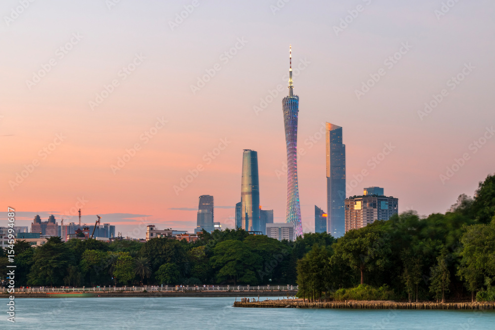 Obraz premium guangzhou skyline at sunset