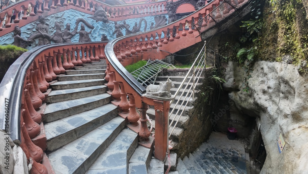 Obraz premium Gupteshwor Mahadev Temple Staircase – Pokhara, Nepal