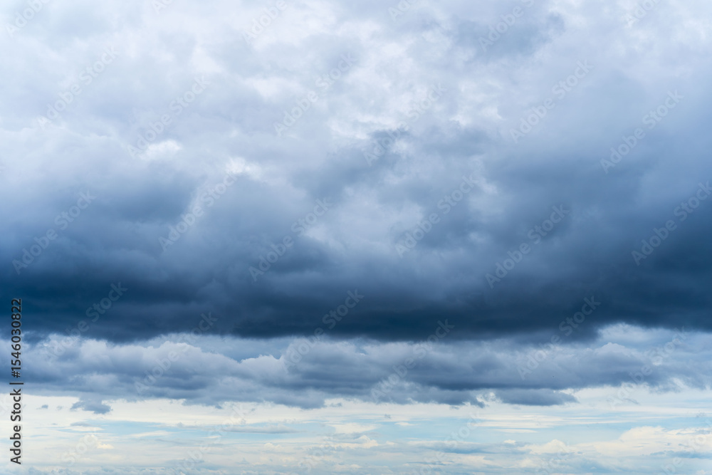 Fototapeta premium 6月の空 朝の曇り空と印象的な雲11