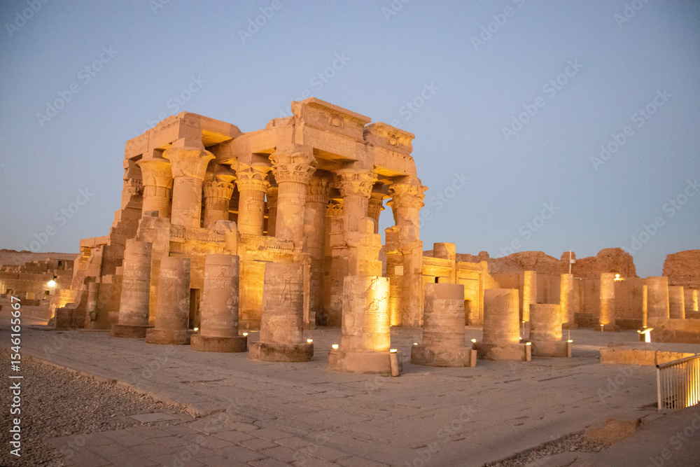 Obraz premium Ancient egyptian Kom Ombo temple in Aswan, Egypt