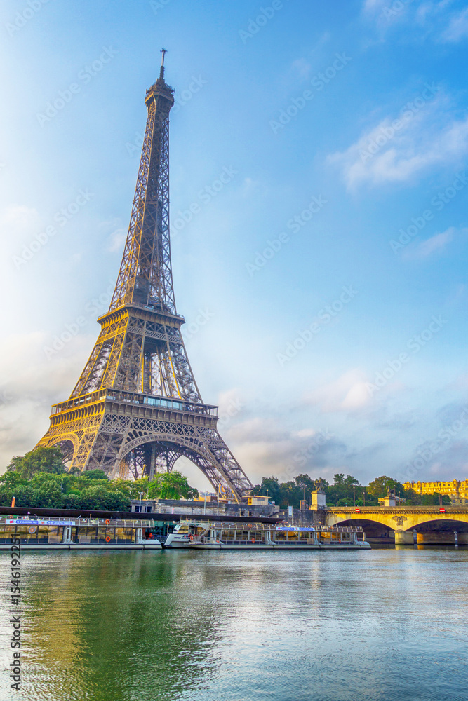 Fototapeta premium Eiffel Tower, Paris, France