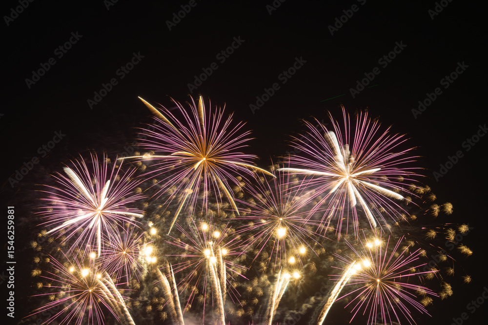 Naklejka premium Colorful Fireworks Display Over Water