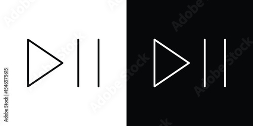 Play pause icon in black. flat graphic vector icon