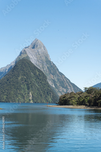 milford sound mitre peak in new zealand