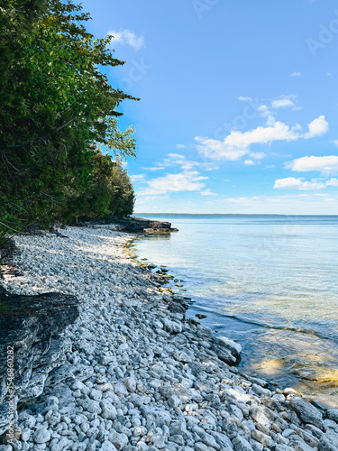 Whitefish bay State Park, rocky coast, white rocks, Lake Michigan, Wisconsin, USA