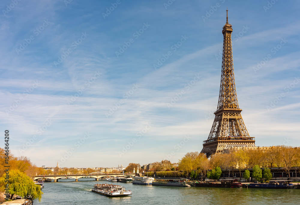 Obraz premium Eiffel Tower and Seine river in Paris, France