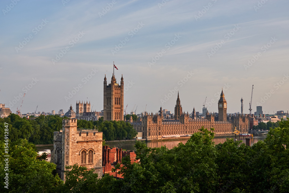 Fototapeta premium London Icons – Westminster Skyline In The Morning