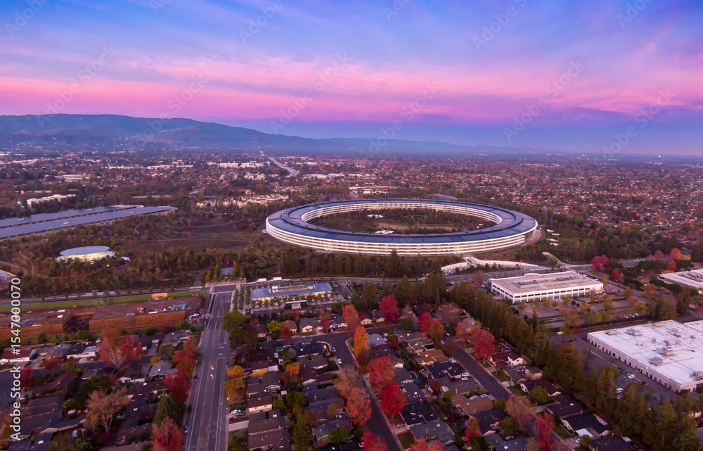 Ταπετσαρία Aerial view of Apple Park headquarters in Santa Clara, California, USA, at sunset
