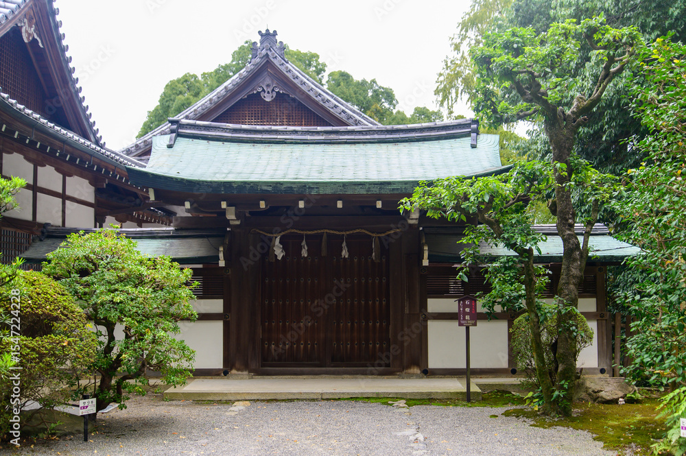 Obraz premium Beautiful scenery of Iwashimizu Hachimangu Shrine in Kyoto, Japan