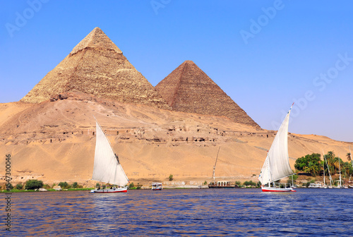 Slika na platnu Great Pyramids of Chephren and Cheops and traditional sailing boat felucca, Nile river, Egypt