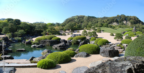 A huge japanese garden in art museum under the sunshine / 広大な日本庭園・和風庭園(足立美術館，島根県安来市)