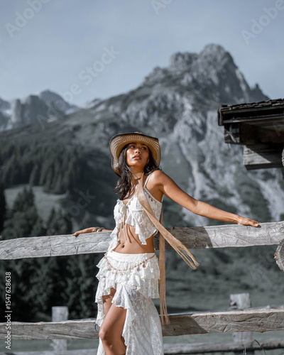 Summery fashion shoot in the mountains with two young women in modern cowgirl and trend-inspired outfits. Confident looks and natural scenery – perfect for lifestyle and fashion branding.