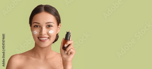 Beautiful Asian woman apply...