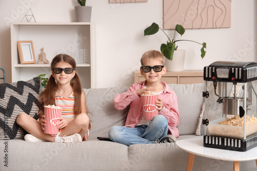 Little children in 3D glass...