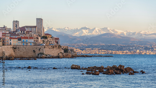 Fototapeta Naklejka Na Ścianę i Meble -  The coastline on the French Riviera in Antibes