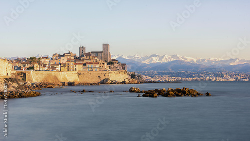 Fototapeta Naklejka Na Ścianę i Meble -  The coastline on the French Riviera in Antibes