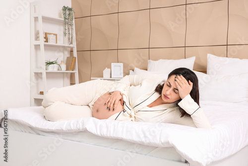 Pregnant woman feeling quea...