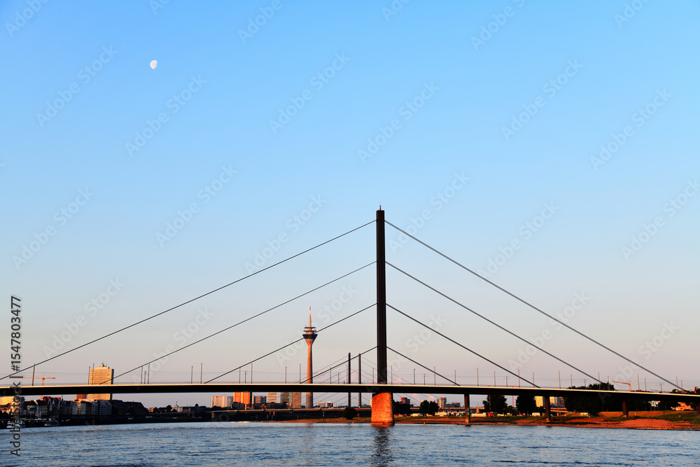 Fototapeta premium Evening view of Düsseldorf and Oberkasseler Bridge.