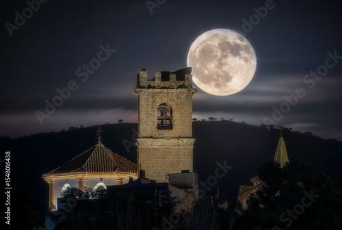 Luna sobre el campanario, Priego de Córdoba
