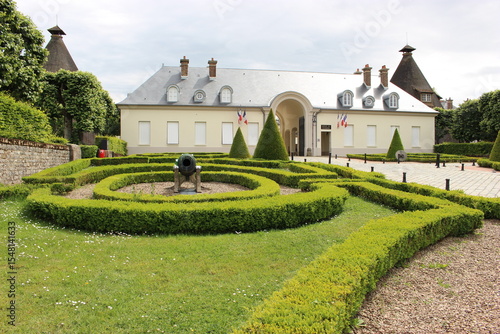 Canon à l'entrée du château de la Verrerie au Creusot