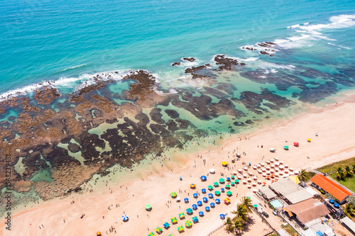 Foto Aerial view of the Pontal do Cupe beach and its reefs in Pernambuco, Brazil