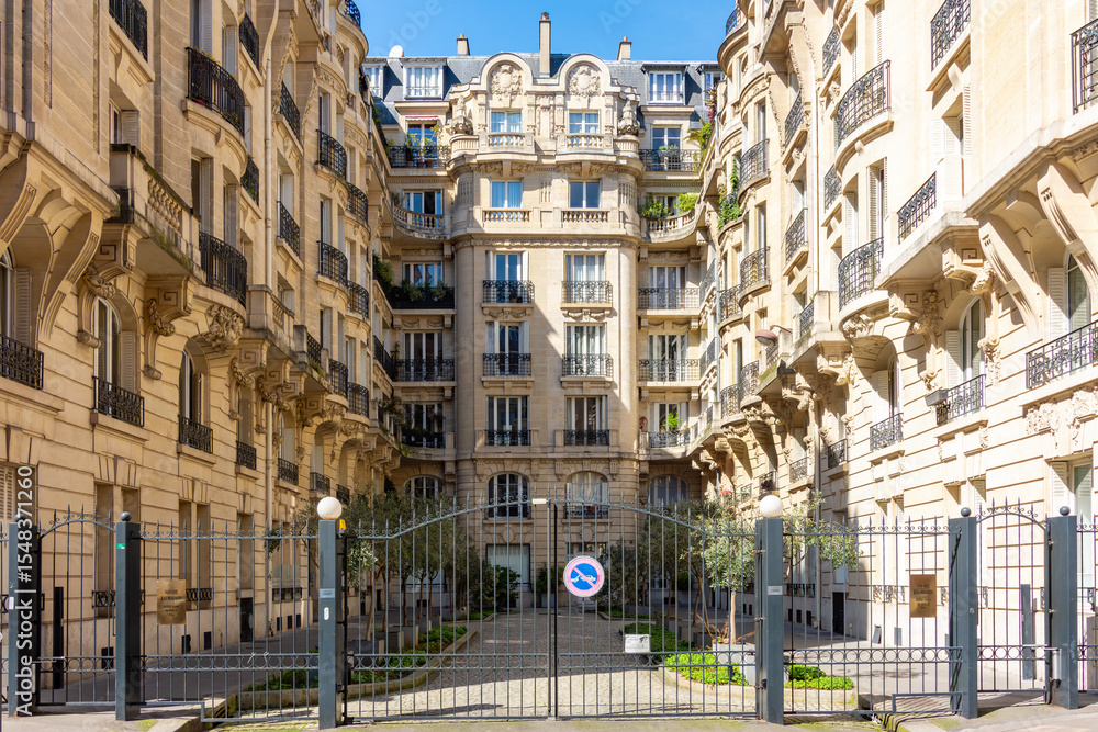 Fototapeta premium Square Raynouard - private street near Eiffel Tower, Paris, France