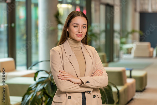 Εκτύπωση καμβά Confident smiling female chief boss in formal clothing looking at the camera