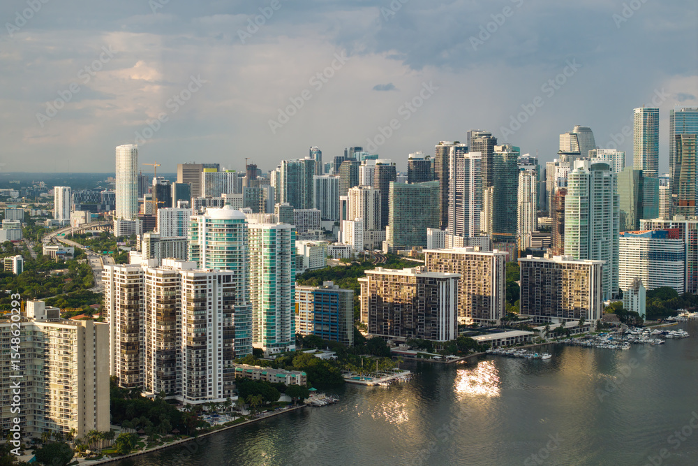 Fototapeta premium Downtown district of Miami in Florida, USA. Waterfront urban landscape of high skyscraper buildings near Biscayne Bay in modern American megapolis