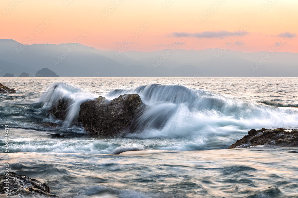 Obraz premium Ocean Sunset Seascape Rocks Beautiful Inspirational Sea Wave Dramatic Nature Water Scenic Landscape