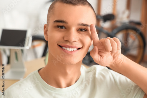 Young man with contact lens...