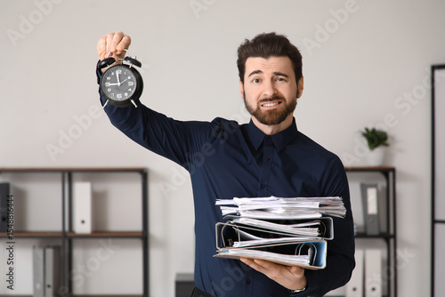 Stressed businessman with s...
