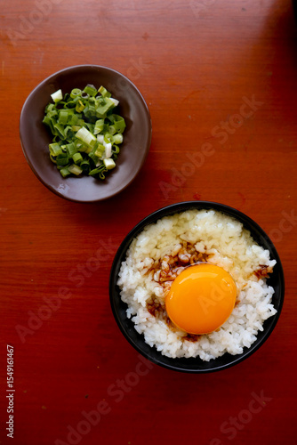 Foto "tamago kake gohan or raw egg on rice