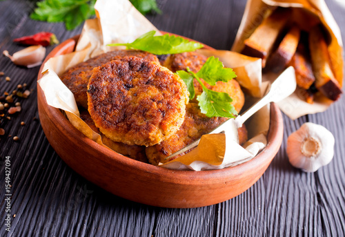 fried cutlets on brown bowl