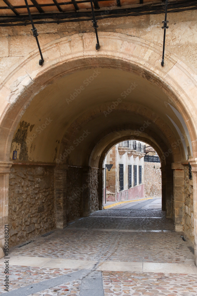 Obraz premium Passageway in Arco de La Villa in Chinchilla de Montearagon town