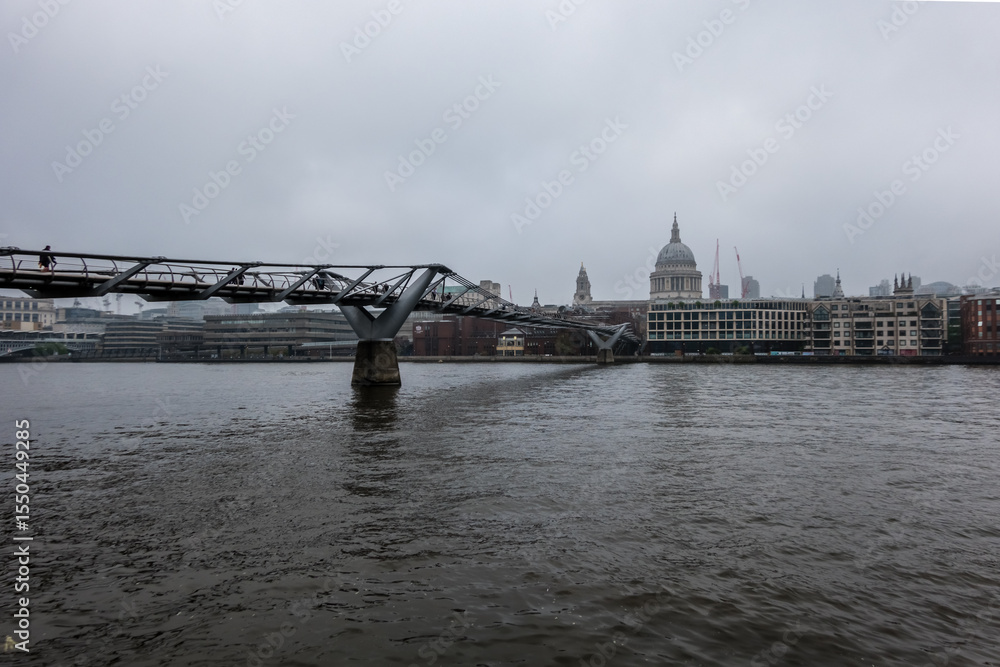 Fototapeta premium foggy london and city streets scenes