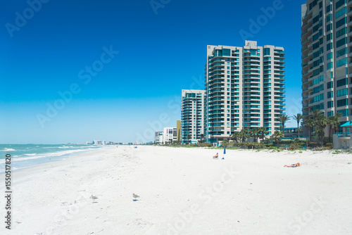 Fototapeta Naklejka Na Ścianę i Meble -  hotels and beach scenes at clearwater florida