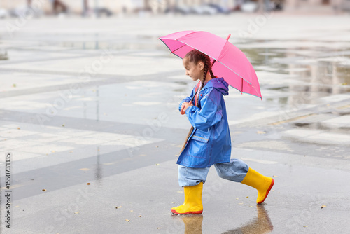 Cute little girl with umbre...