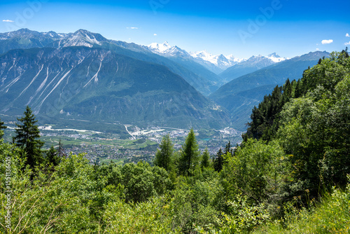 Au fond du Val d'Anniviers, une chaîne de montagnes imposante, souvent appelée 