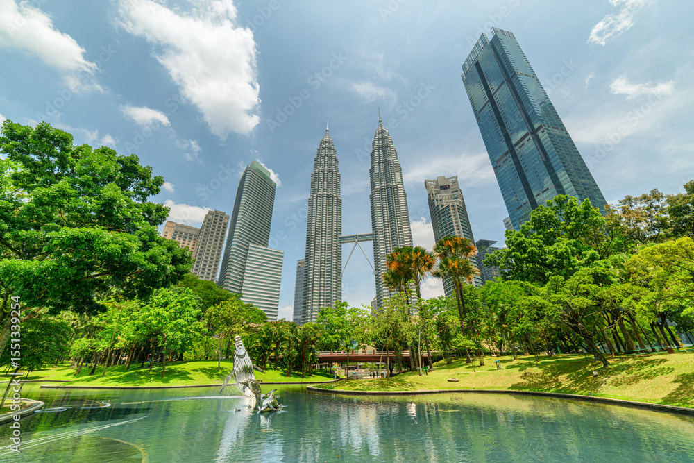 Fototapeta premium Awesome Kuala Lumpur skyline, Malaysia. Wonderful cityscape