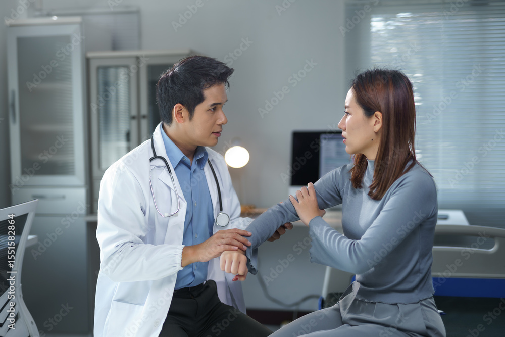 Obraz premium Doctor examining the arm of a young woman during a medical consultation in a hospital office, discussing symptoms and treatment options