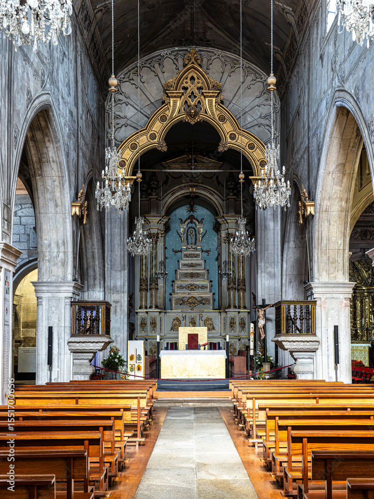 Obraz premium The ornate interior of the Se Cathedral of Viana do Castelo in Portugal.