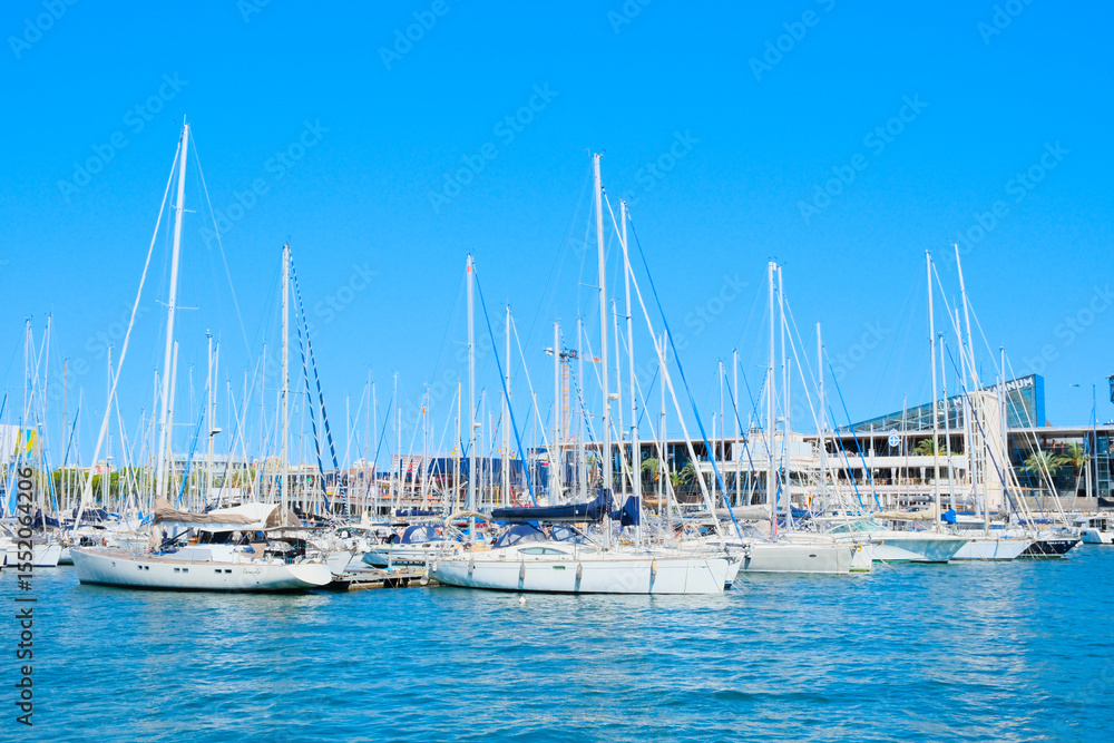 Obraz premium Port with boats in Barcelona