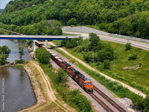 Εκτύπωση καμβά Aerial view of a freight train passing under the Dale Gardner Veterans Memorial