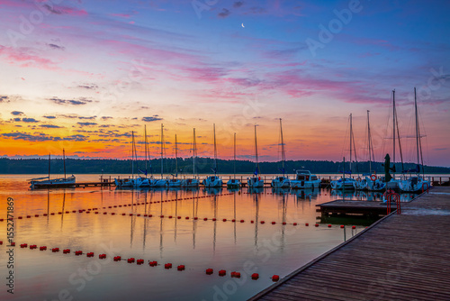 Fototapeta Naklejka Na Ścianę i Meble -  Świt na Mazurach.